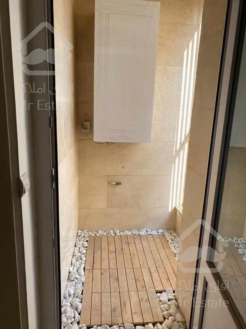 ۱۰۸ متر شرق مرزداران، اطاعتی