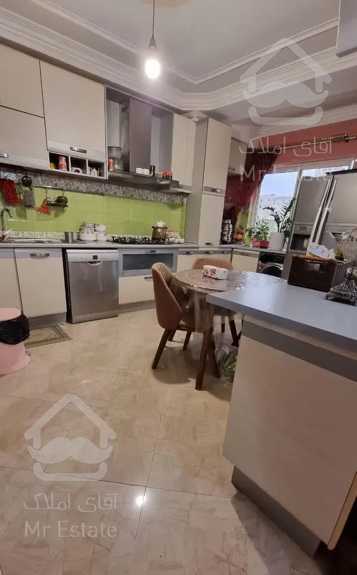 آپارتمان ۱۳۵متری ۳خوابه تک واحد خیابان طبرسی