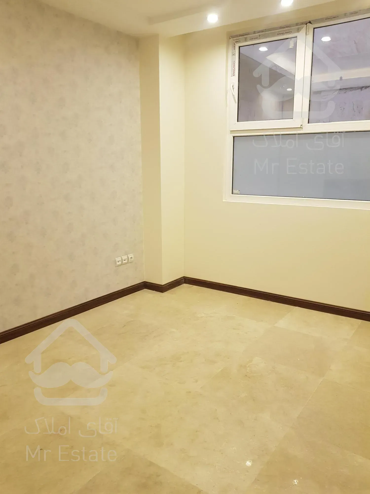 آپارتمان نوساز آلاله شرقی سالن پرده خور