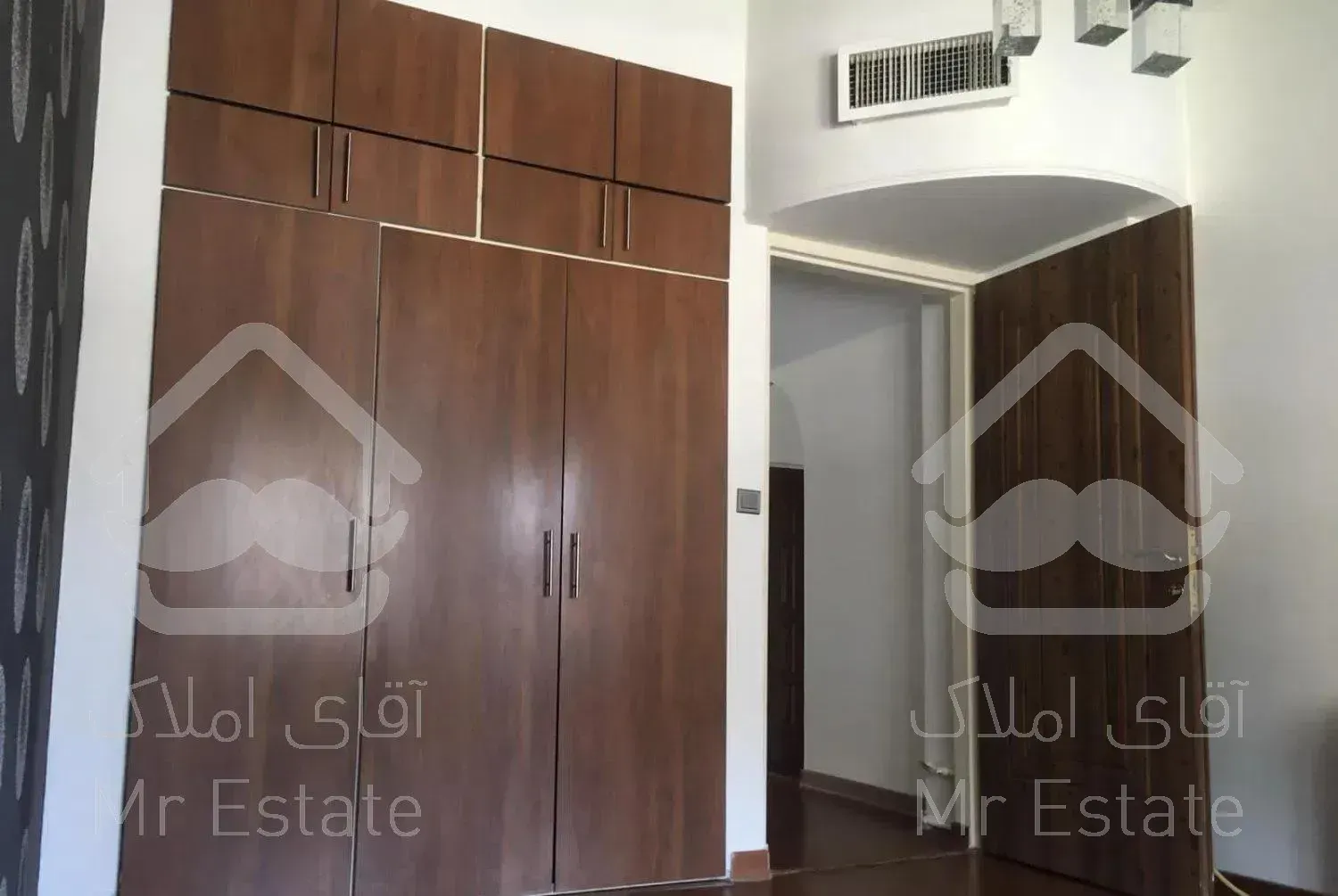 ۱۳۵متر۲۰۰۰مترحیاط/فول بازسازی/نیمه فرنیش/بی مانند