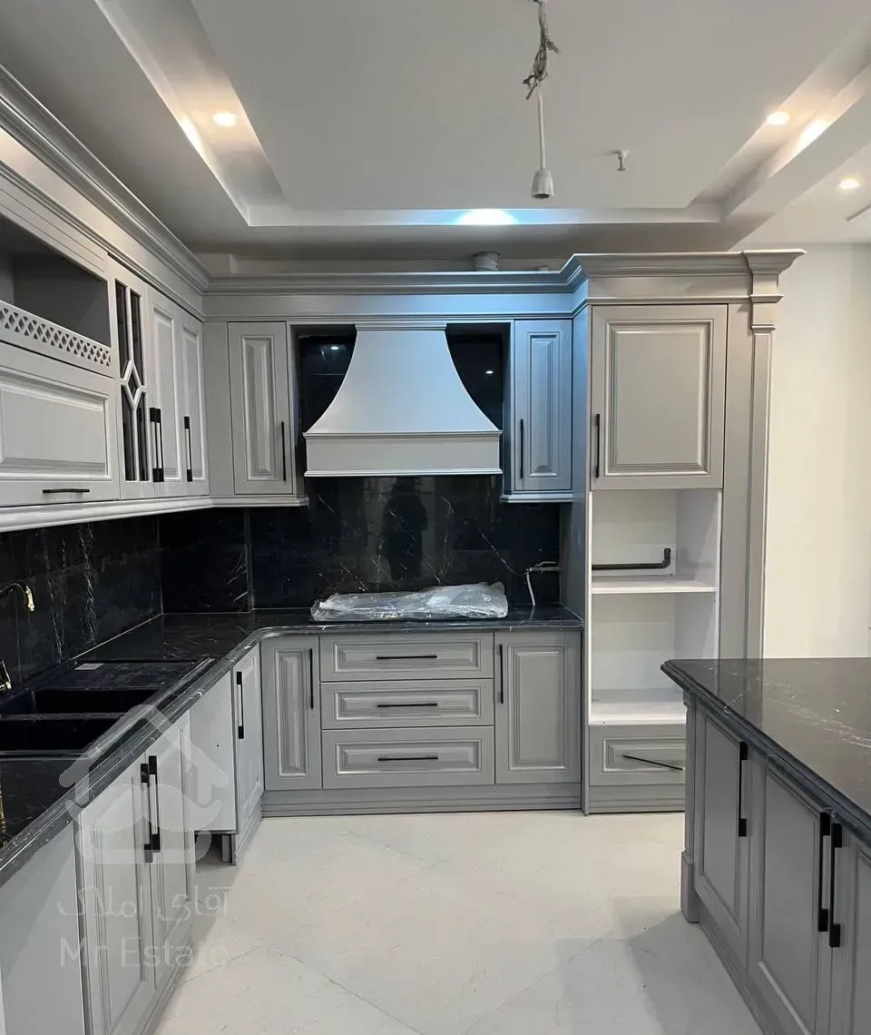 آپارتمان110متری/جنوبی سمت خیابان/لوکس/اکبری