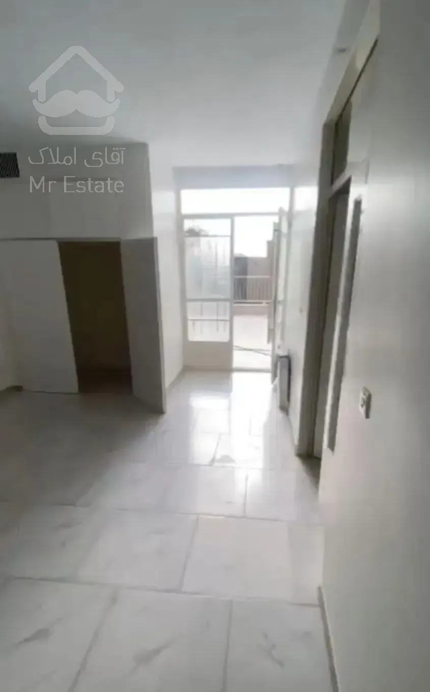 اپارتمان ۹۵ متری /با پارکینگ /تهران ویلا