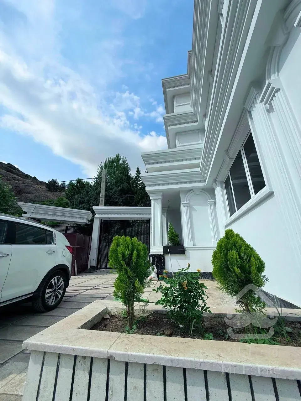 ٥٢٠ متر ويلا تريبلكس ٤ خواب استخر دار نزديك تهران