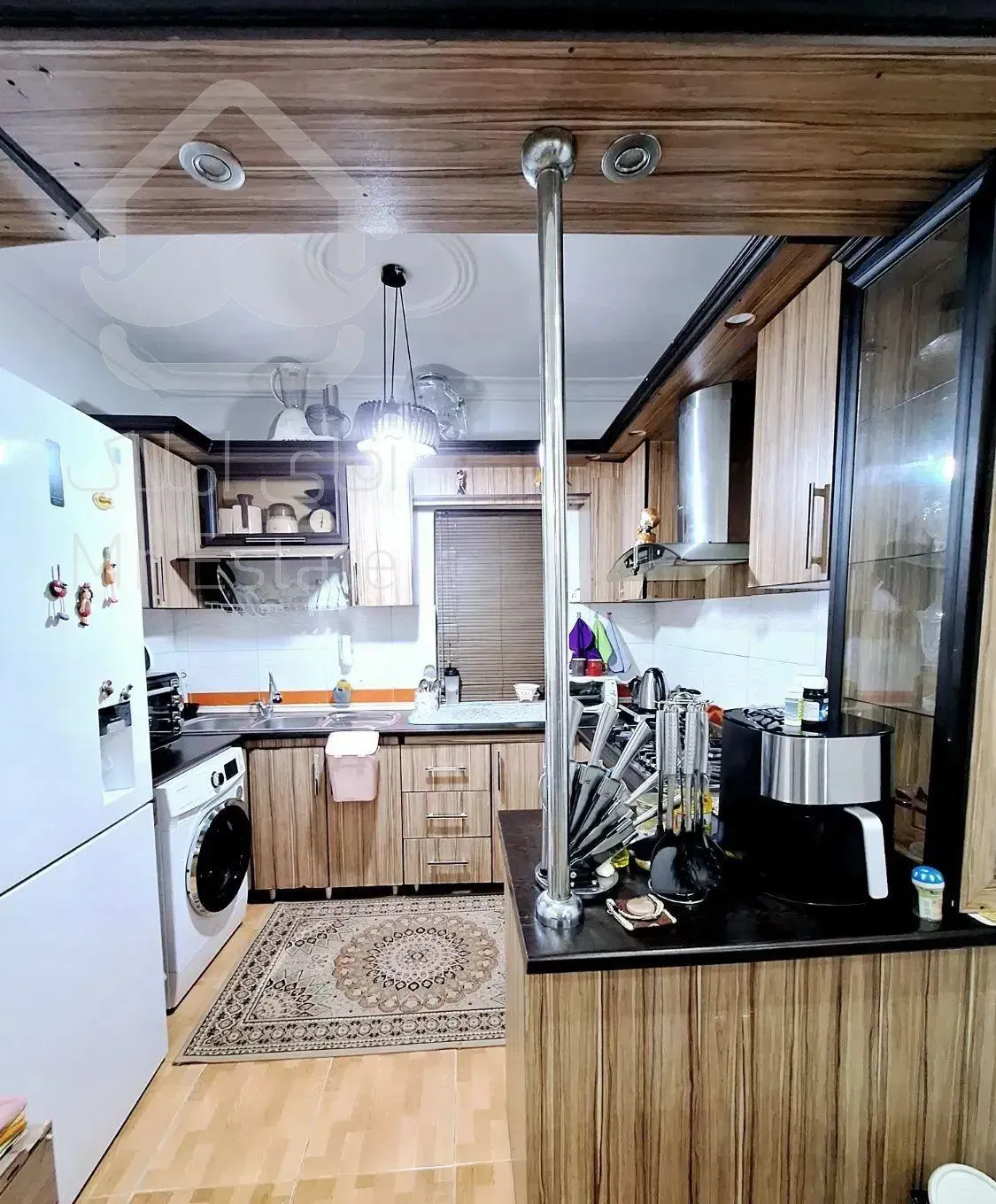 فلکه گاز ۳راه رودباری / ۲قدمی بلوار / پارکینگ دارد