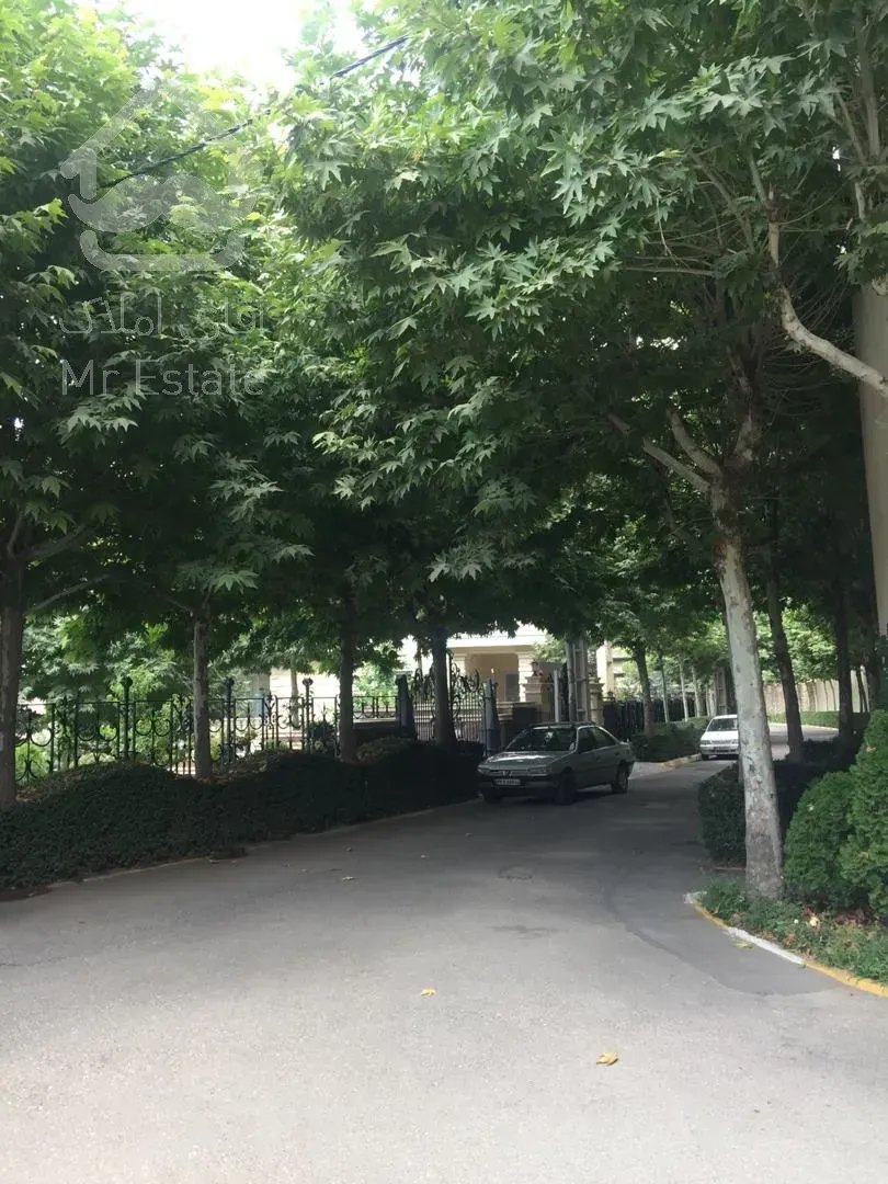 فروش ویلای 1400 متری با بنای اصیل لواسان