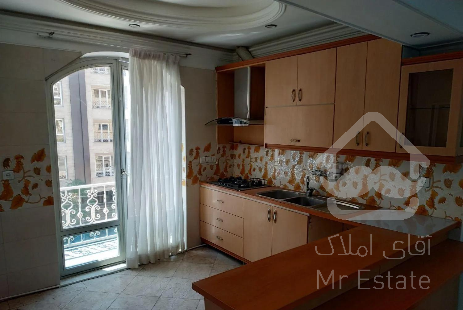 ۸۱متر،روبه آفتاب،سالن بزرگ