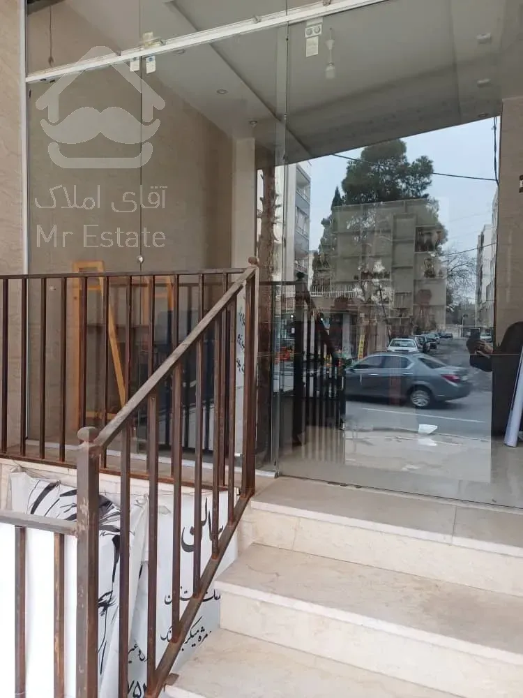 مغازه دو طبقه