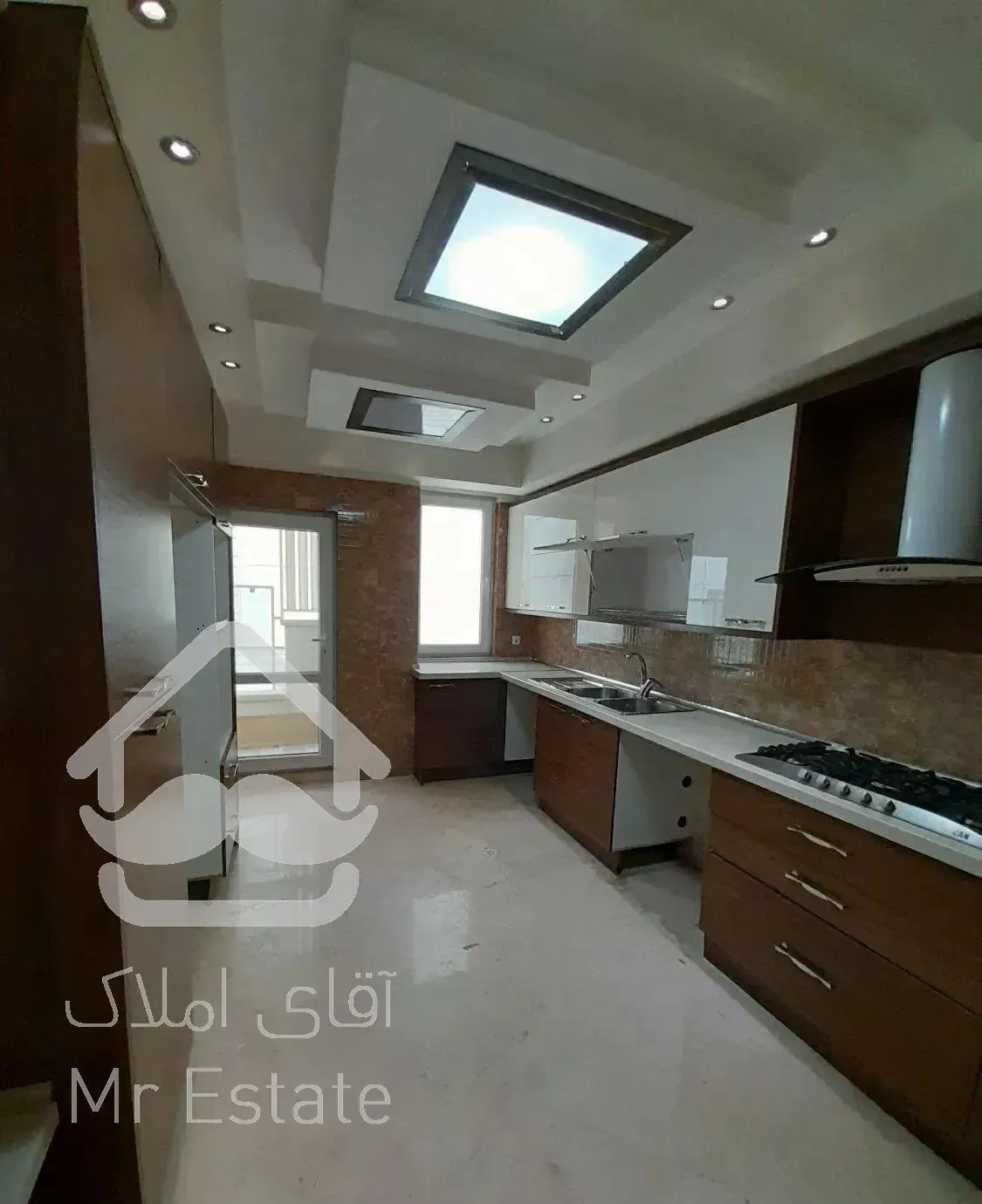 تاپ لوکیشن هروی/۱۶۰متر/فستیوال‌نور