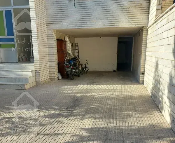 سویت با دو اتاق و حیاط خلوت در  پارکینگ  همکف