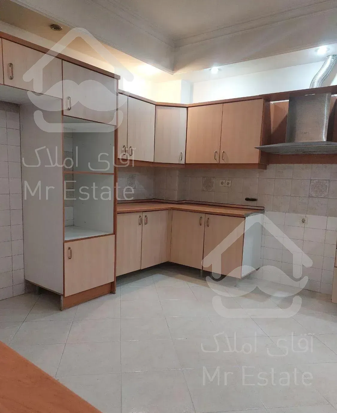 آپارتمان ۲۶۰ متر ۴ خواب تک واحدی استخردار