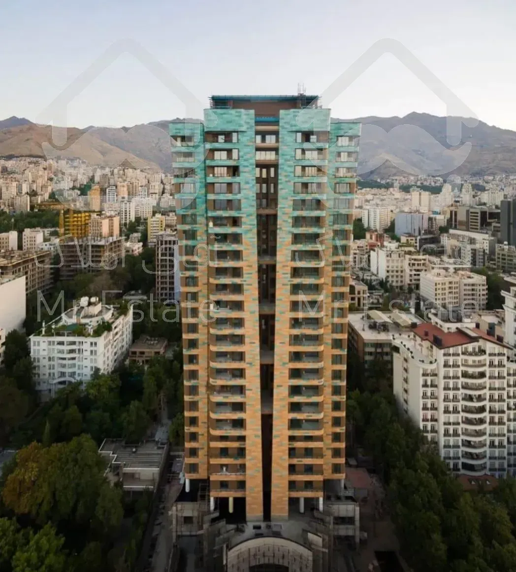 ۱۳۶ متری دریاچه چیتگر سرمایه‌گذاری استخر دار