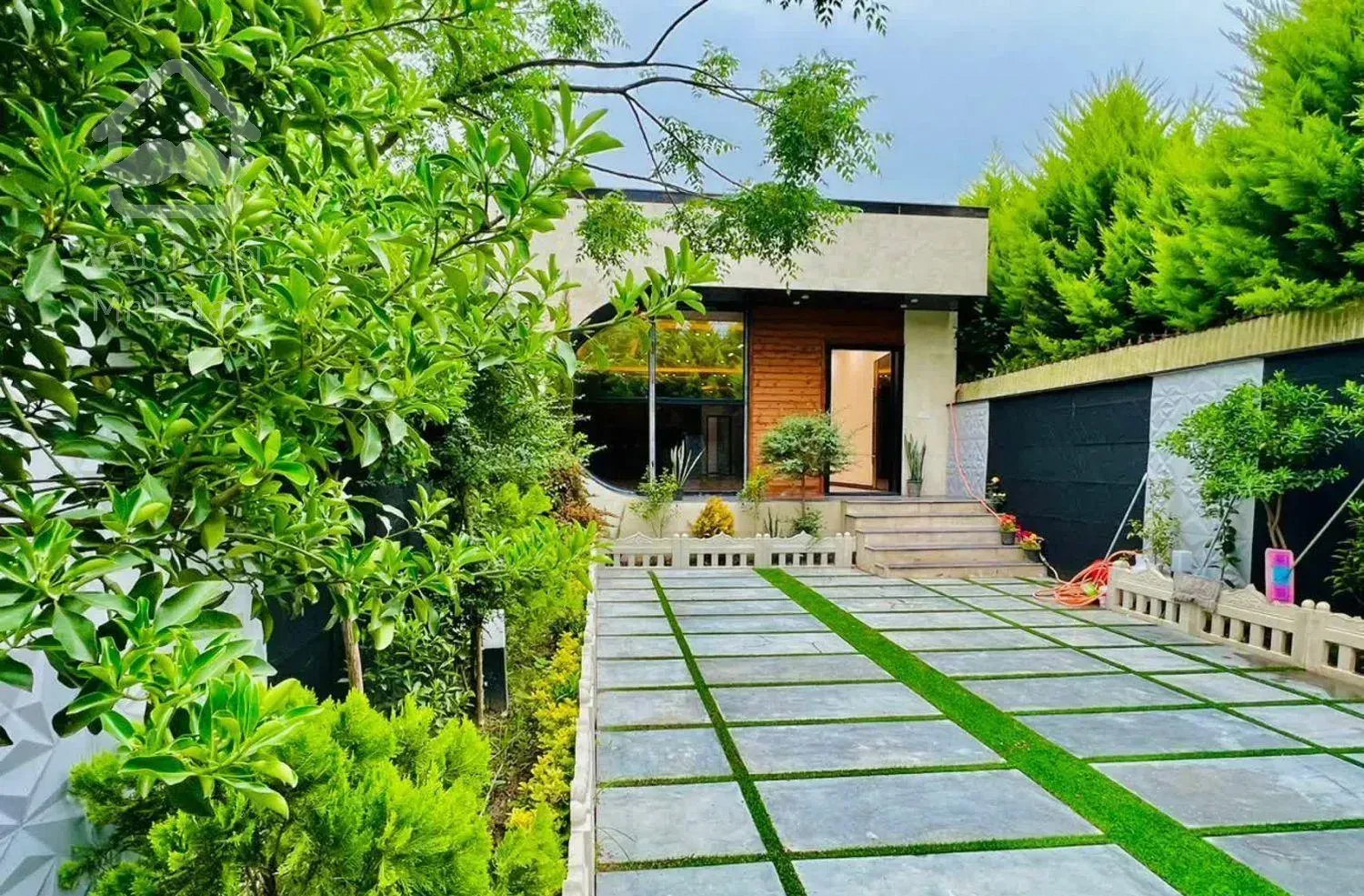 ویلا نقلی/سرسبز/فول امکانات/سنددارپلاک یک جنگل