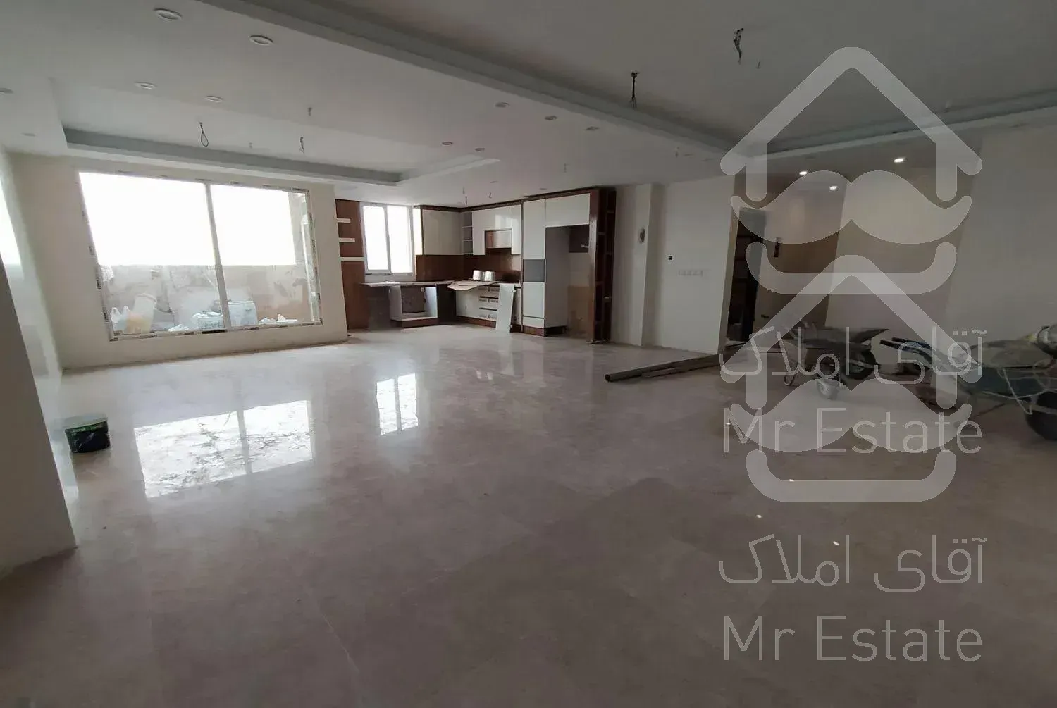 ۱۶۰ متر ۳ خواب/ لوکیشن تاپ منطقه/دو پارکینگ