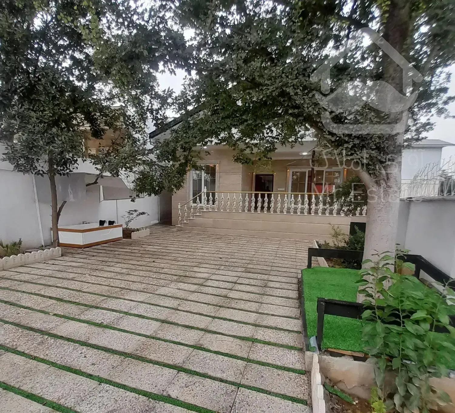 فروش ویلای ۳۰۰ متری با سند تک برگ