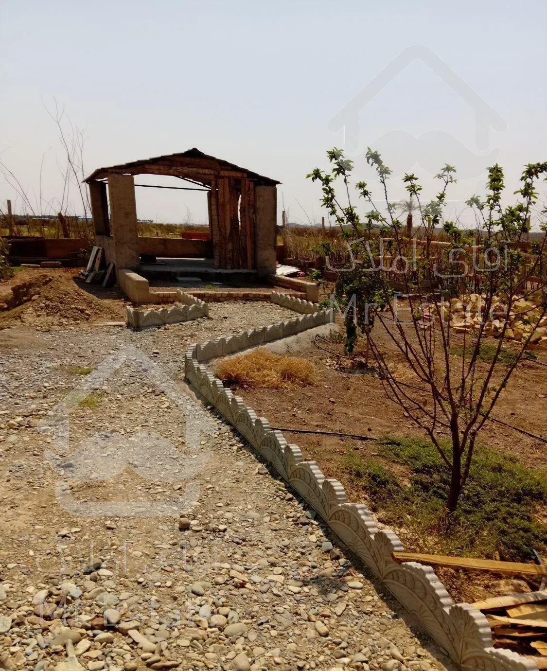 ملک مورد نظر باغچه ۱۵۰۰متری میباشد