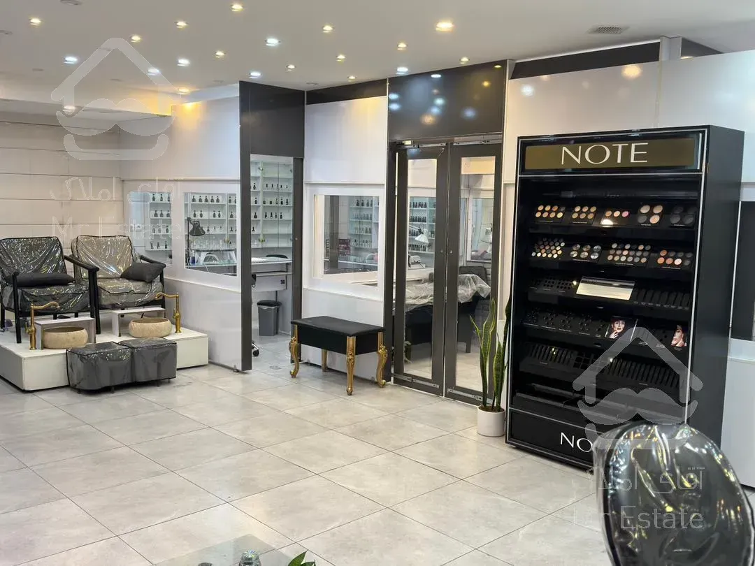 تجاری/فلت/۱۴۰متری/همراه با دکور ارایشگاه