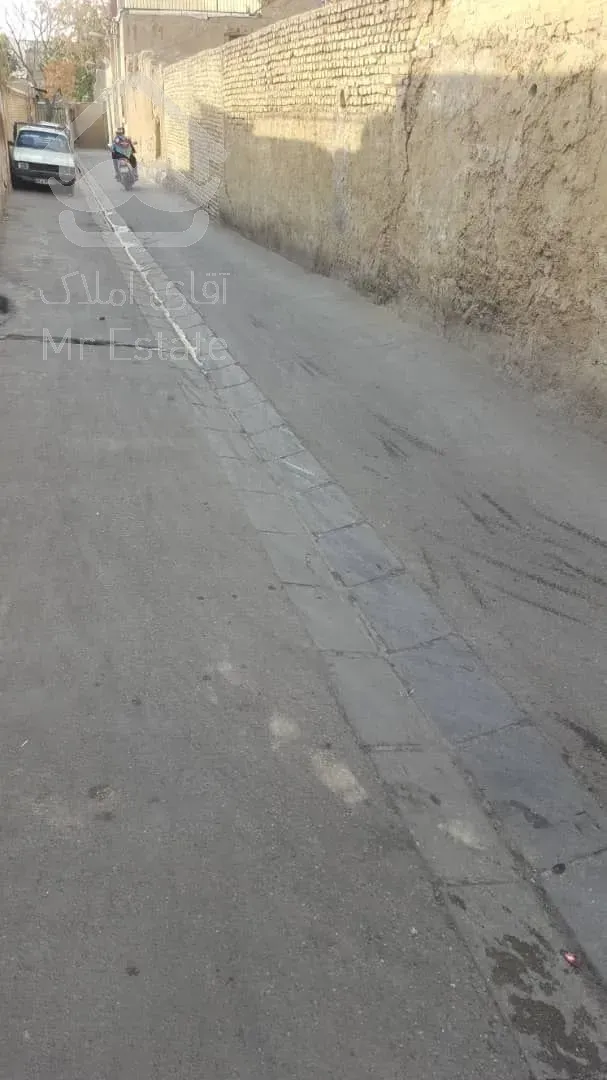 ۵۶۴ متر زمین دو نبش مسکونی تجاری