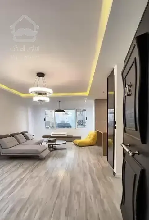 135متری/تکواحدی/طبقه آخر/اصلی بلوار گیلان