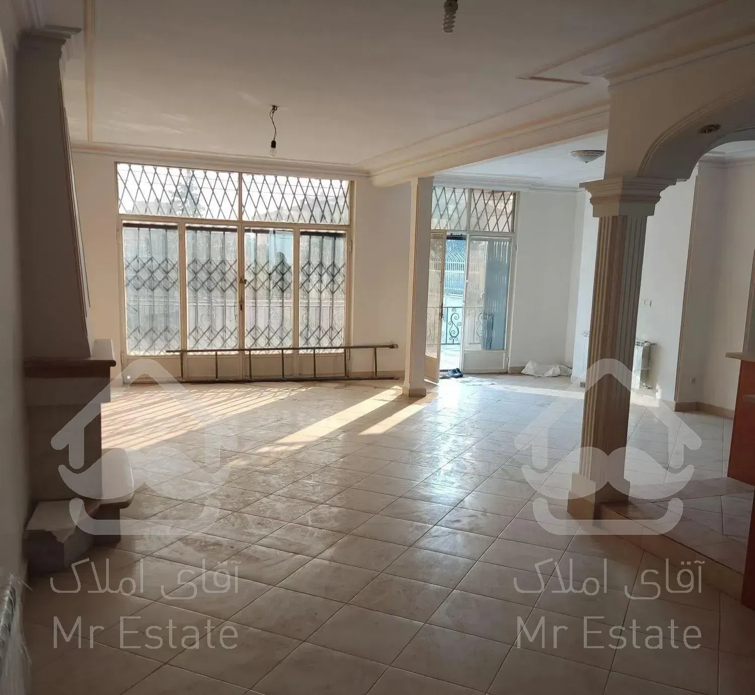 خانه ویلایی ۳۰۰ متر با ۱۴۰ متر بنا