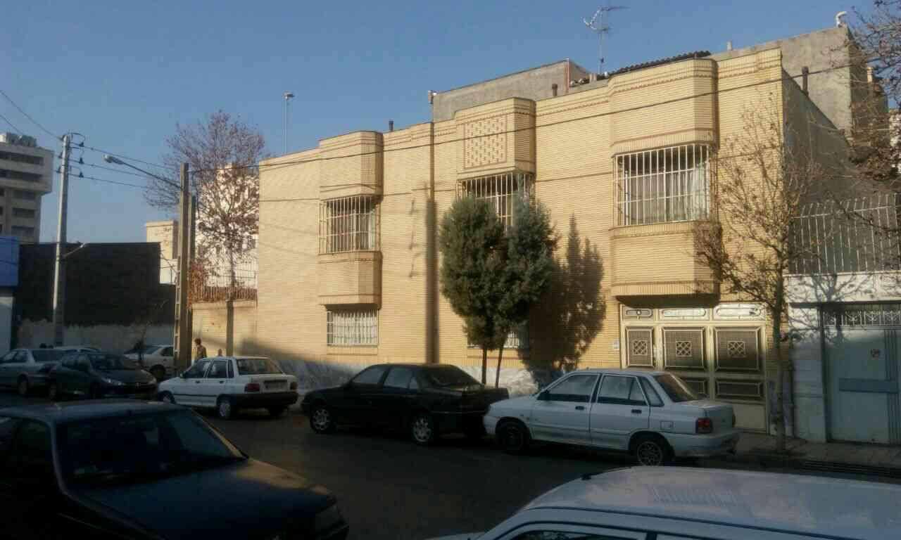 خانه ویلایی در دو طبقه مجزا دارای 240 متر زیربنا در مشهد