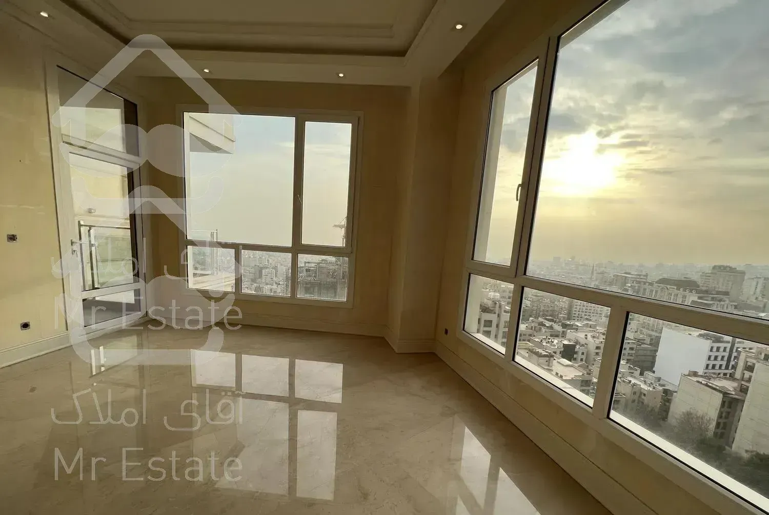 نیاوران ۲۰۰متر برج باغ ۲۰متر تراس اختصاصی