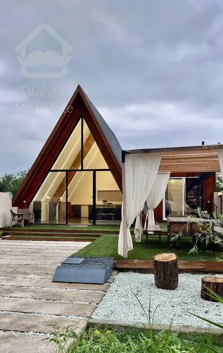 ویلا۳۰۰متری  با استخر/مدارک کامل/ویو ابدی/زیرقیمت