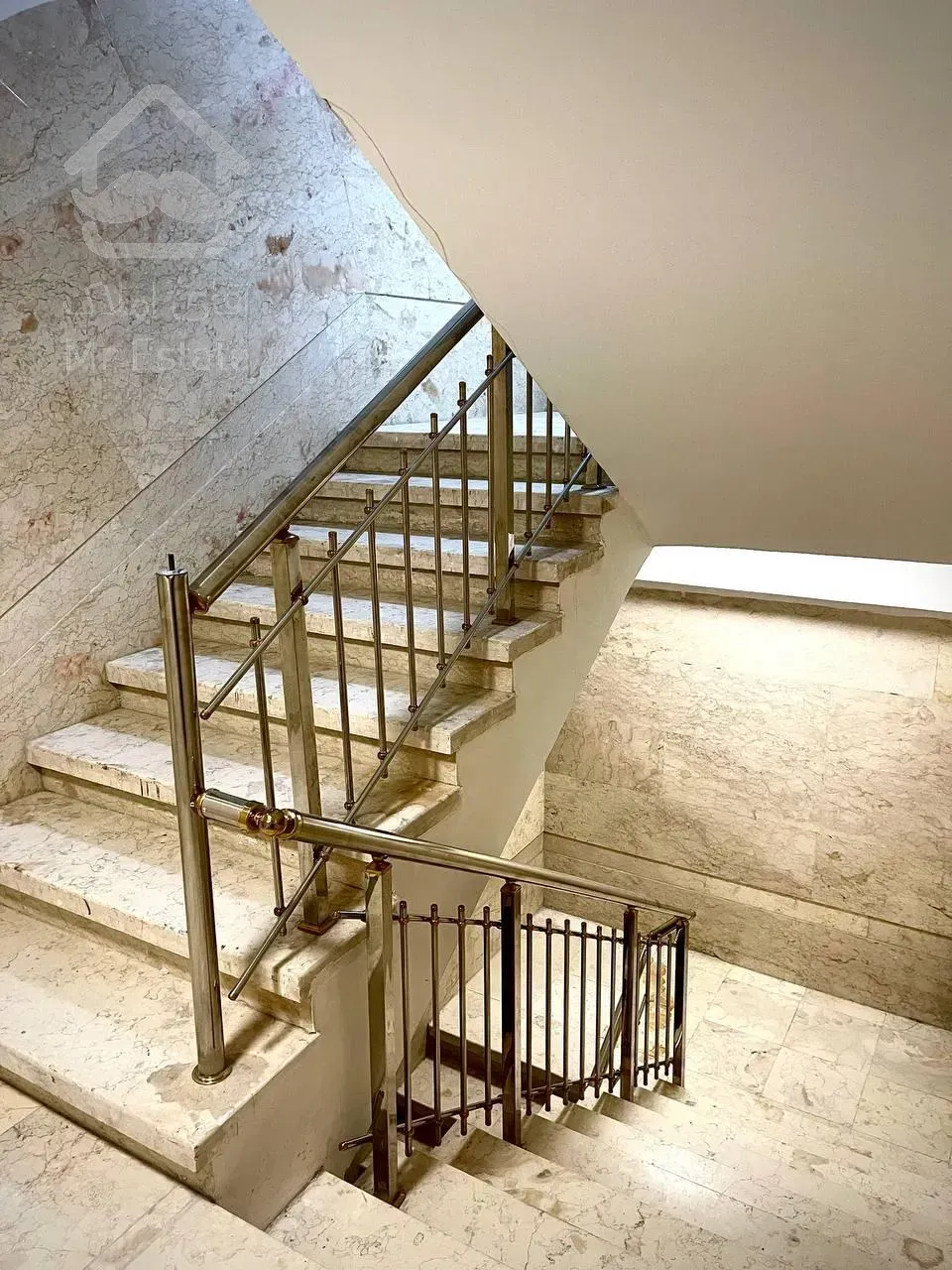 فروش واحد 194 متری 3 خواب در پاسداران