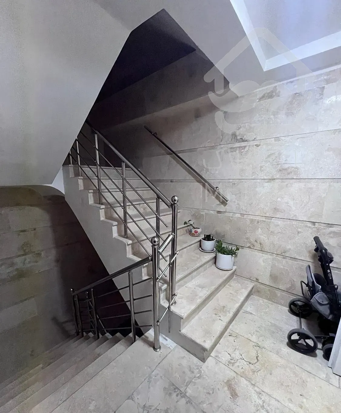 آپارتمان تک واحدی ۳خواب لوکس بدون واسطه