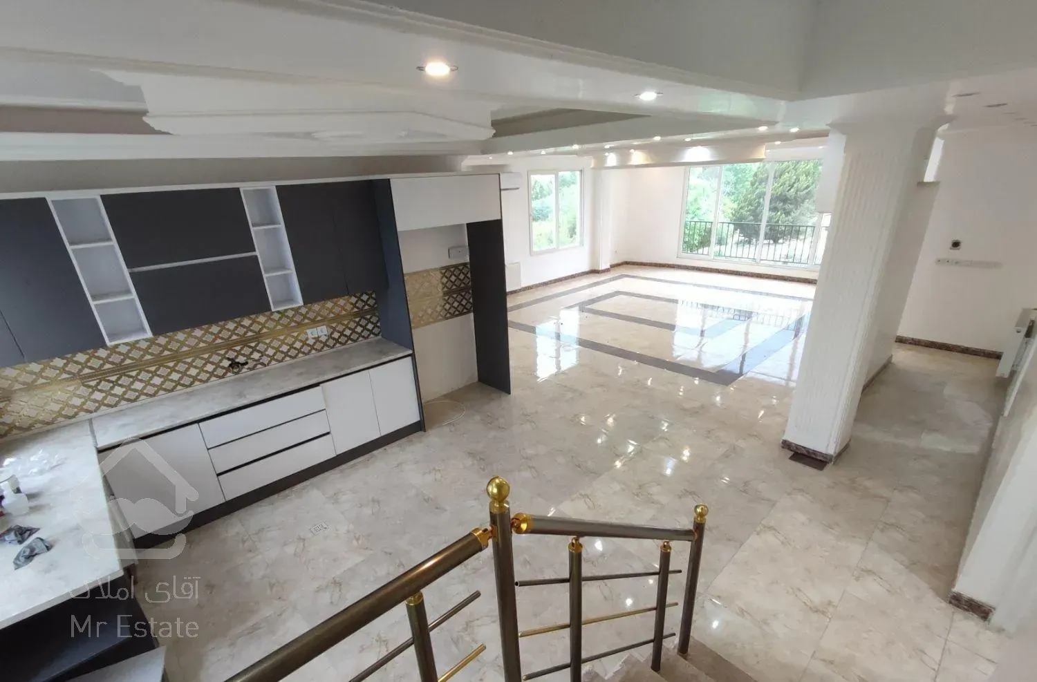 واحد ۲۵۷ متری، دوبلکس، شکار