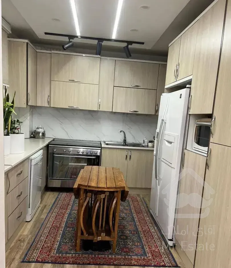 آپارتمان 100 متر/سالن پرده خور /کم سن /خوش قیمت