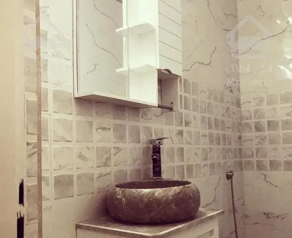 ۱۲۰ متر /فول امکانات/نور فراوان/تاپ لوکیشن پونک