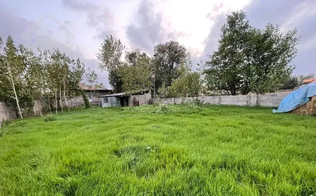 یه خونه ویلایی ۷۵۰متری دارم فروش