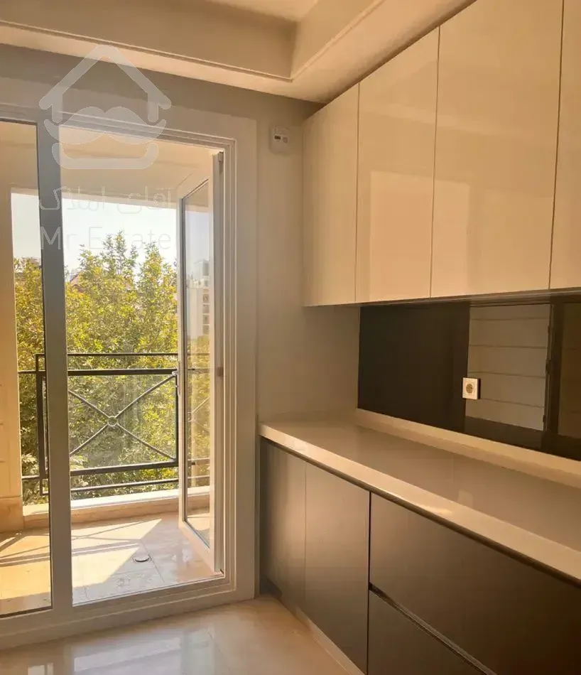 اپارتمان ۱۸۵ متر / محصور در باغ چنار