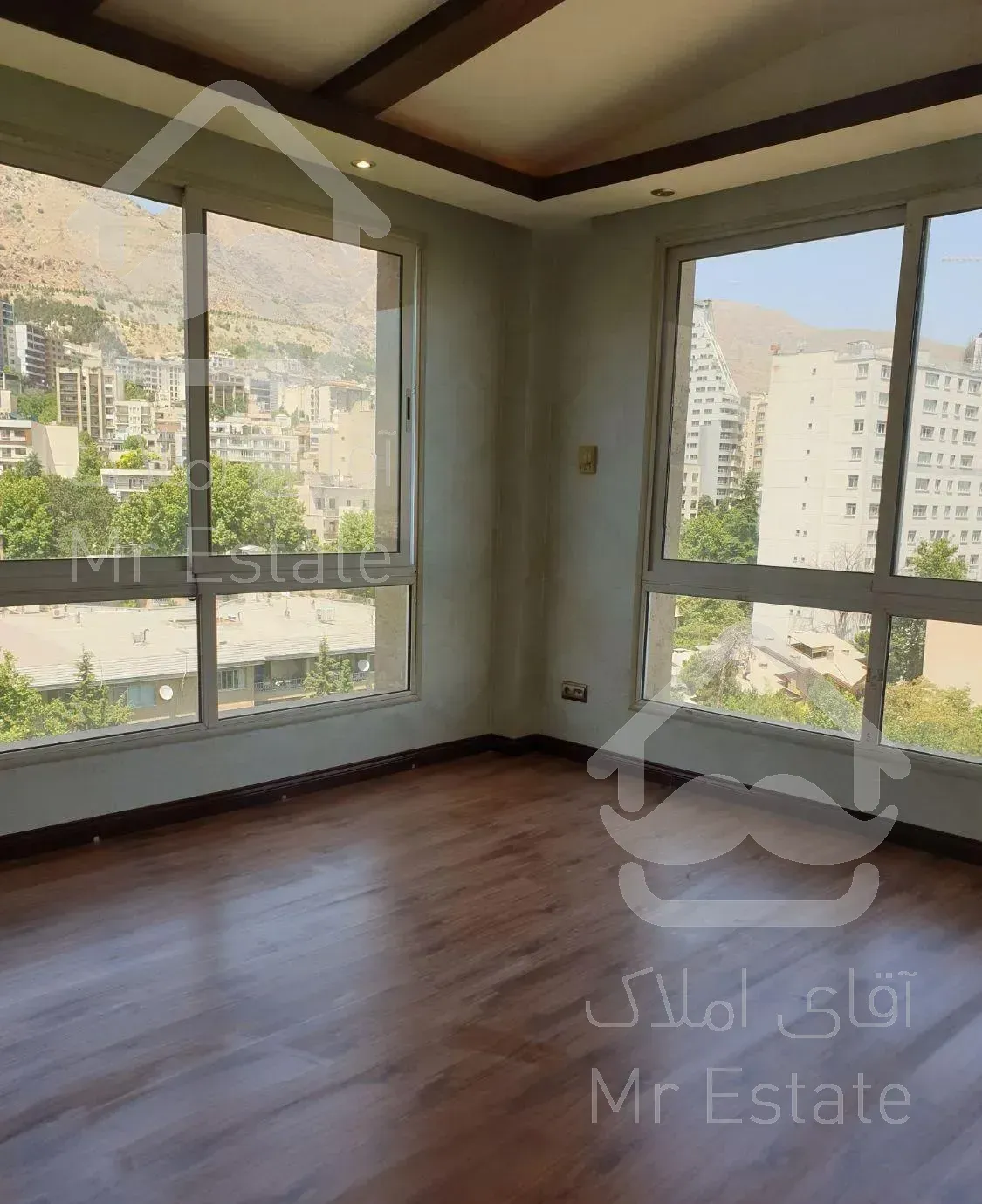 ۱۱۲متر سوهانک /2پارکینگ /تراس/ویو تهران