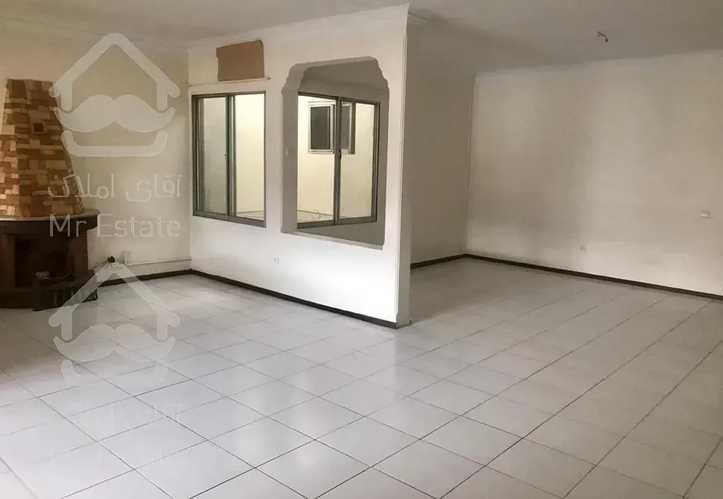 یک واحد از خانه ی سه واحدی با نور عالی