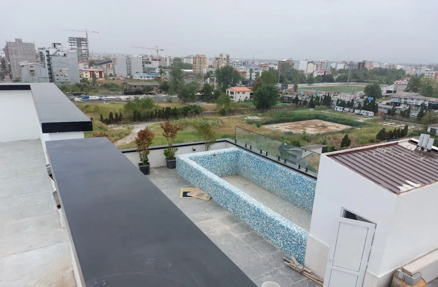 آپارتمان ساحلی نوساز تکواحدی استخر در بام لوکس