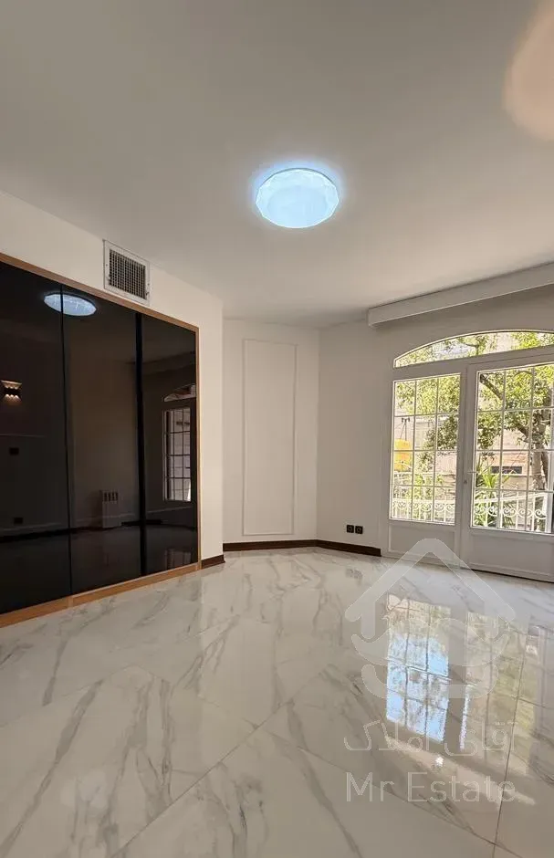 آپارتمان/۱خواب /با حیاط خلوت باسازی شده