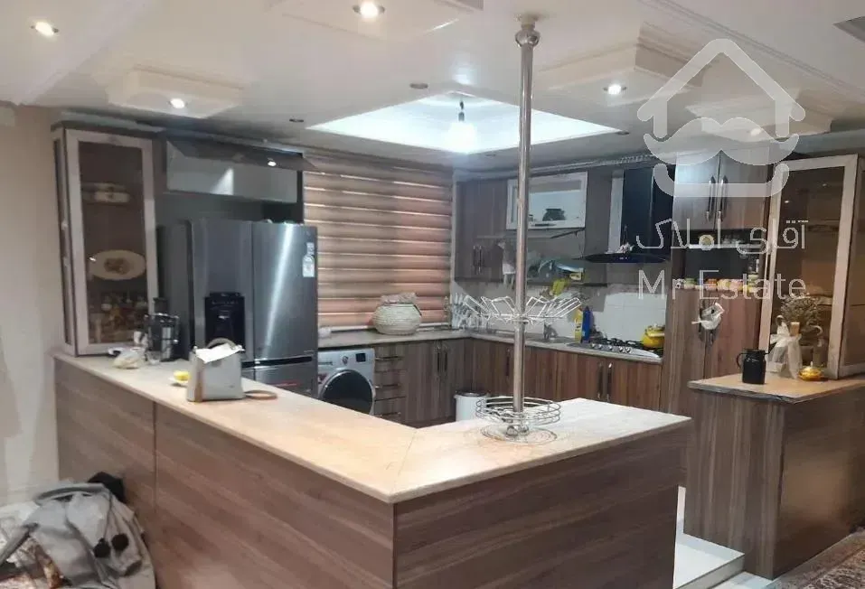 آپارتمان دو نبش خ فرصت شیرازی ۱۳۵ متر سه خواب