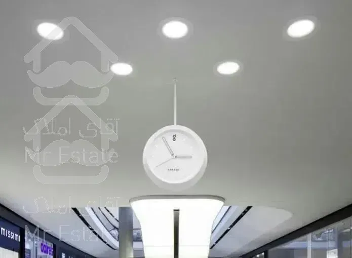 رونیکا مال سلطنتی و پر فروش بر فراز تهران