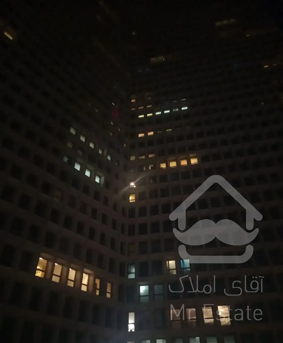 برج تهران واحد ۲۴۰متری قیمت مناسب