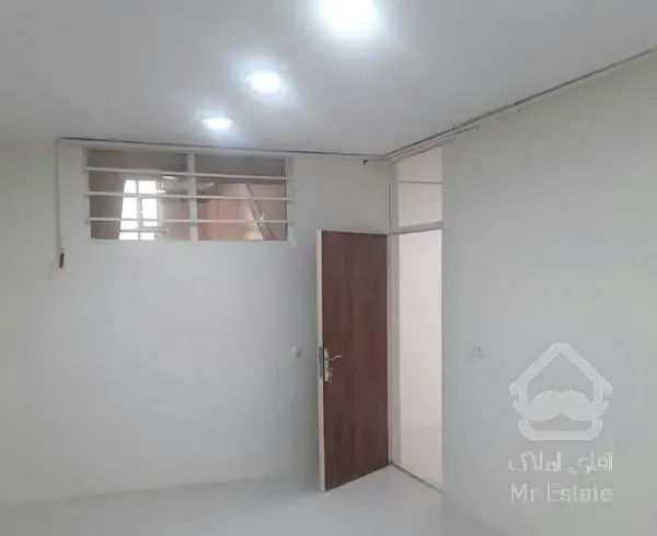 آپارتمان دارای سه اتاق و یک حال و یک پذیرایی زیبا