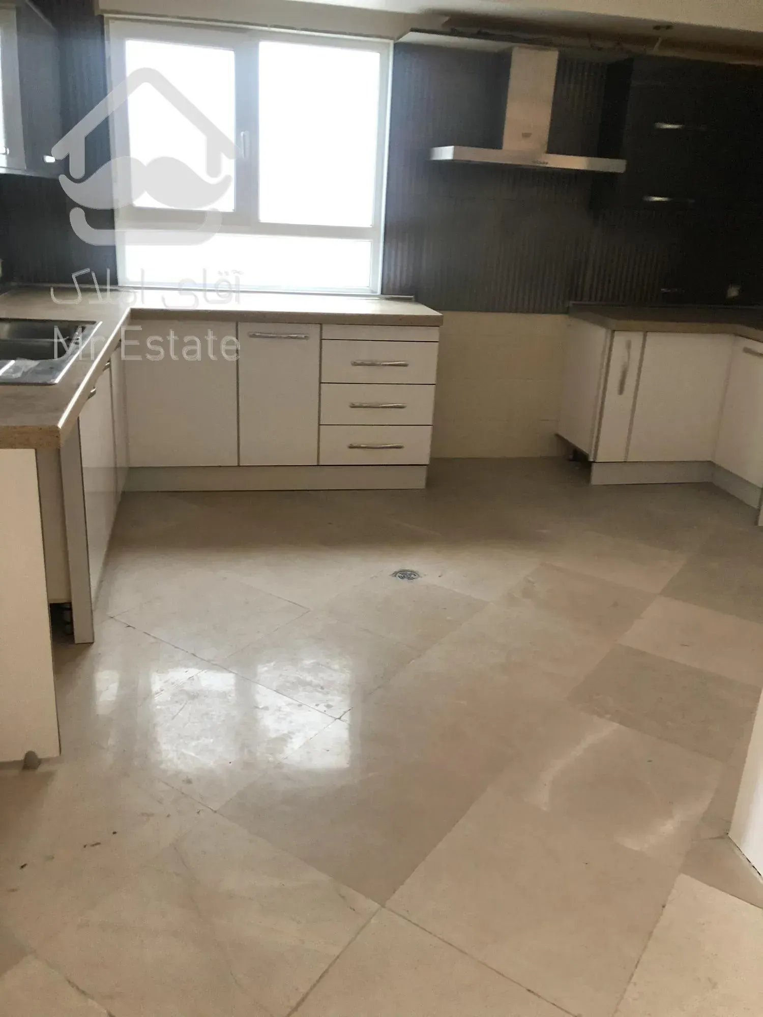 رهن و اجاره آپارتمان ۲۲۰ متری ۴ خوابه نیاوران