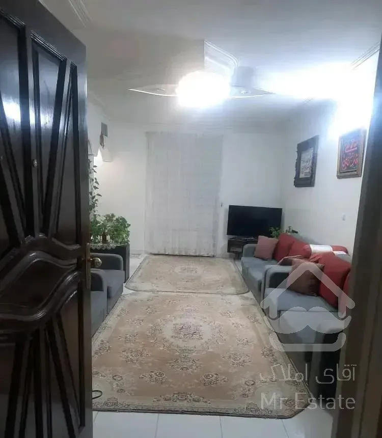 55 متر طبقه همکف با اسانسور  و انباری