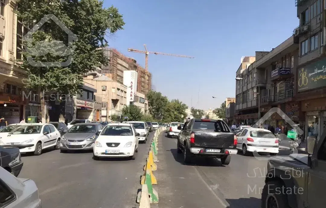 مغازه ٢٠٠ متری در تجریش