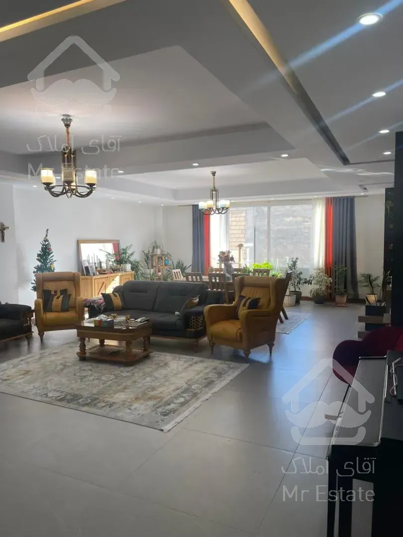 ویلایی ۵۴۰ متر سه طبقه یکجای نوساز در راه آهن/چیتگر/دریاچه