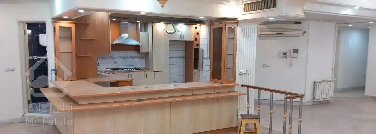 ۲۱۰متر/تک واحدی/بسیار تمیز/زیر قیمت