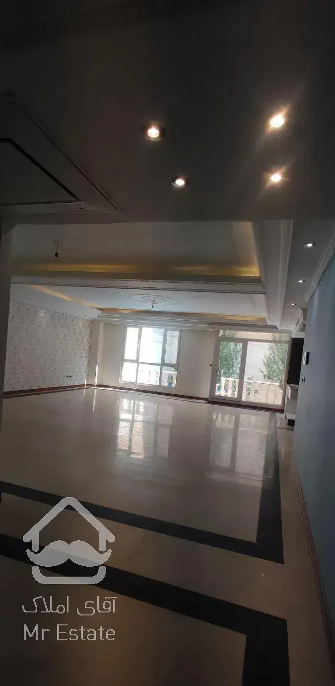 ۲۰۰ متر آپارتمان ۴ خوابه .