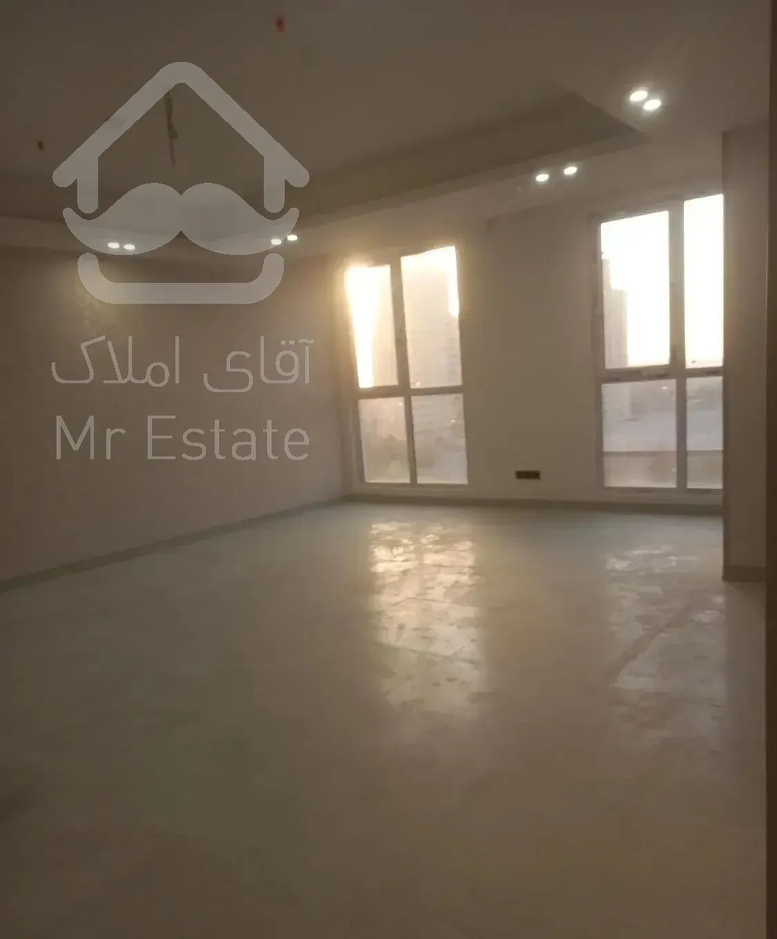 111متر رونیکا پالاس کوهک، ویو دریاچه، غربی