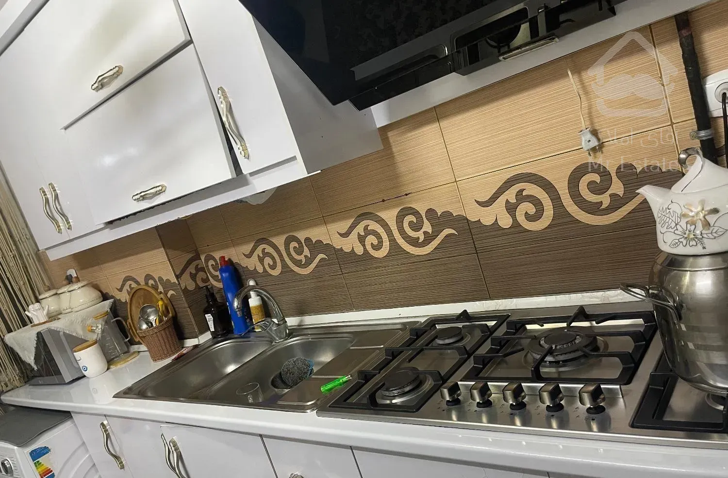 اپارتمان مفتح۳۲ ۸۰  متری تک واحدی تو حاشیه