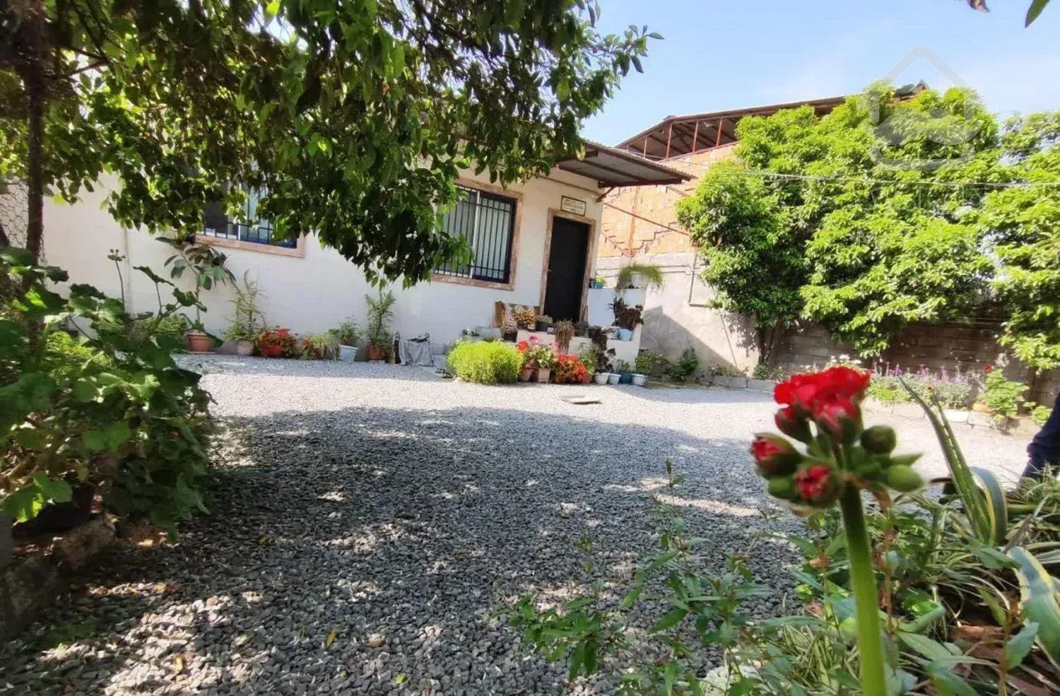 ویلاباغ 1000متری با سند تکبرگ (ق.کل 4.500)